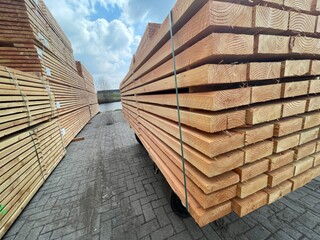 Ca. 25x Douglas Dakbalken Fijnbezaagd, 50x150mm, lengte 500cm